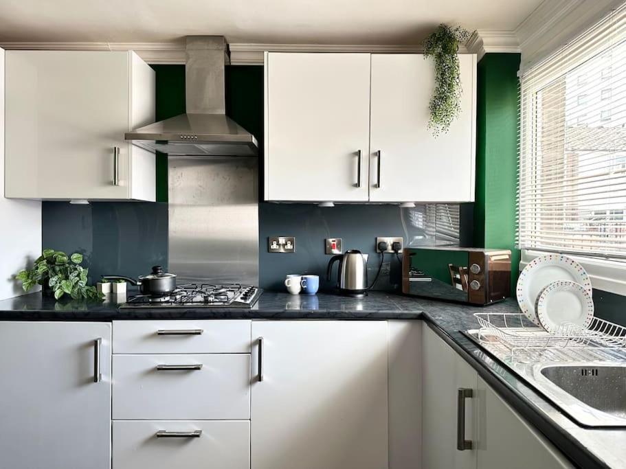 6 Guests House Old Trafford,Media City,City Centre, Free Parking Manchester Exteriör bild