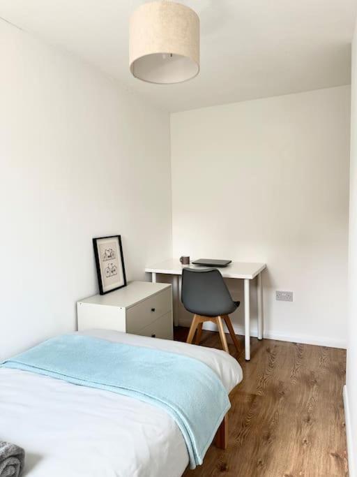 6 Guests House Old Trafford,Media City,City Centre, Free Parking Manchester Exteriör bild