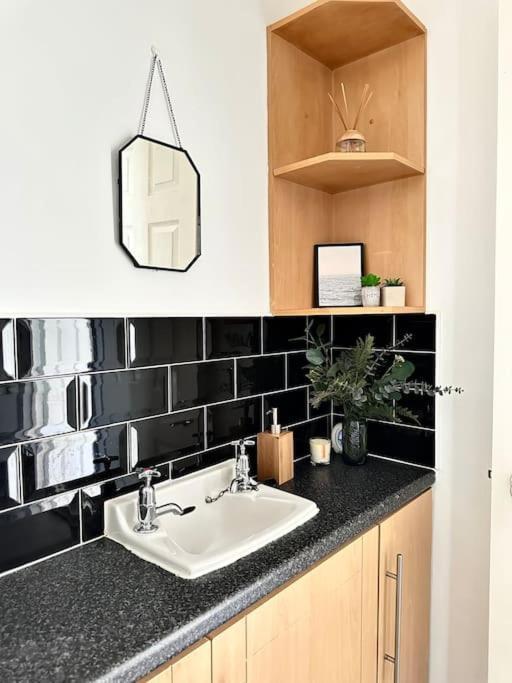6 Guests House Old Trafford,Media City,City Centre, Free Parking Manchester Exteriör bild