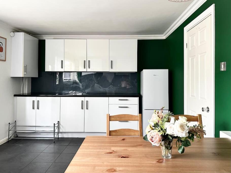 6 Guests House Old Trafford,Media City,City Centre, Free Parking Manchester Exteriör bild