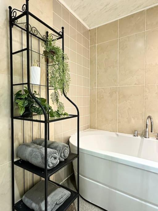 6 Guests House Old Trafford,Media City,City Centre, Free Parking Manchester Exteriör bild